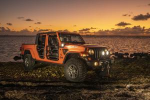 Jeep Gladiator Three O Five 2019 года